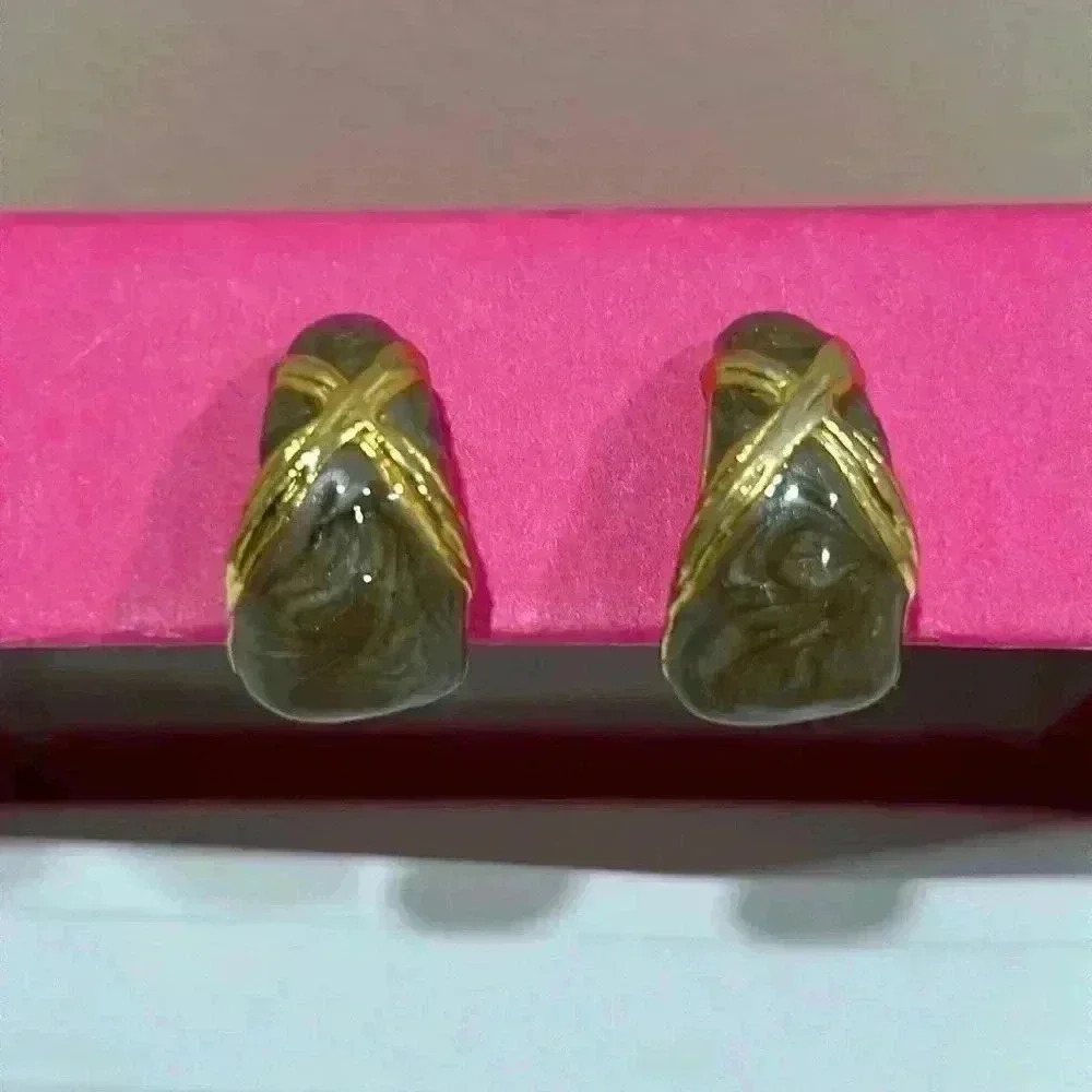 Clip earrings